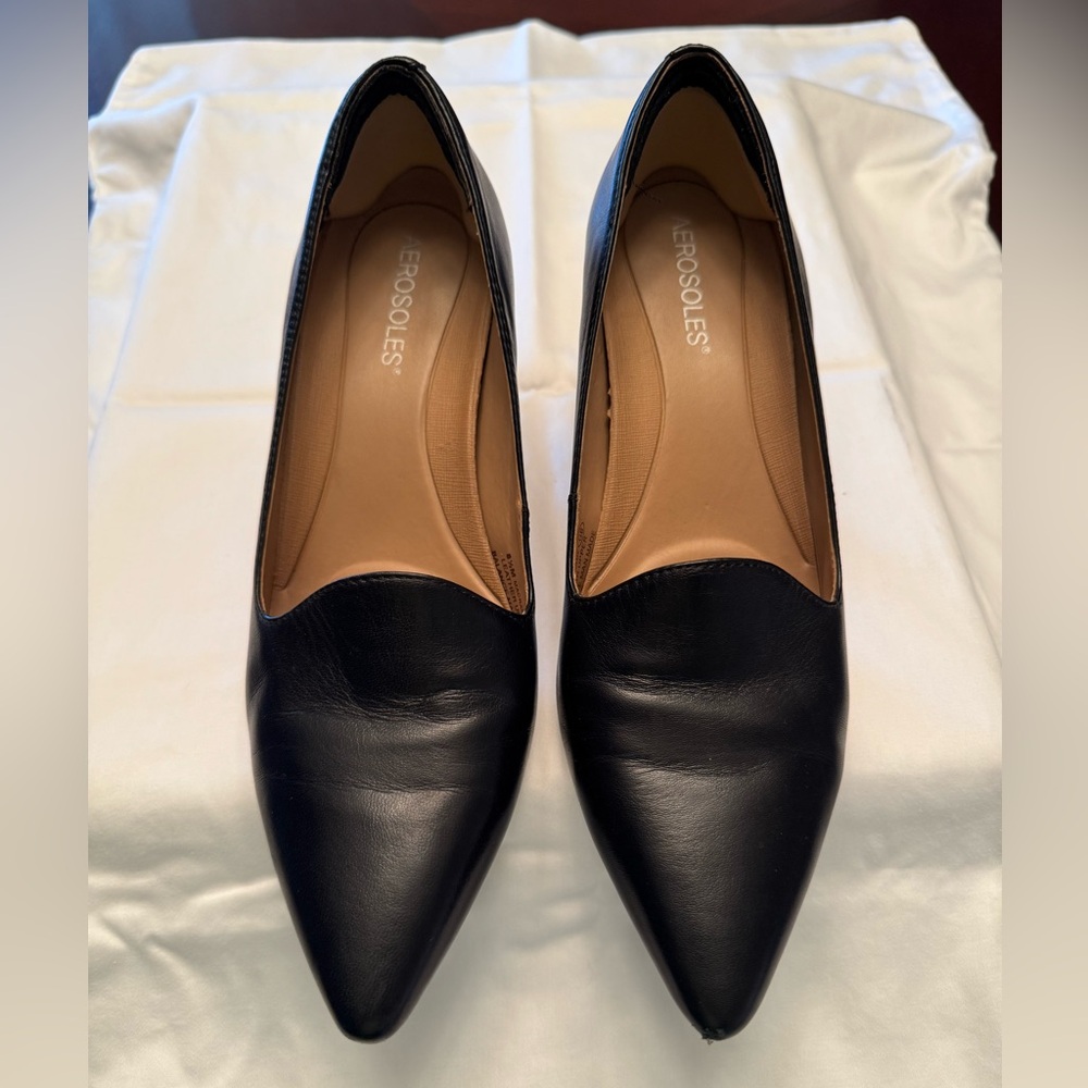 AEROSOLES Women's Black Kitten Heels